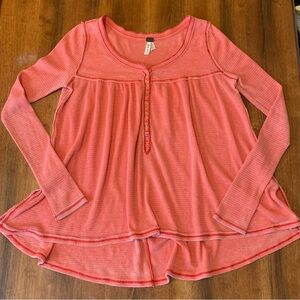 Free People We The Free Coral Kia Henley Top Medium waffle Swingy Babydoll Snap